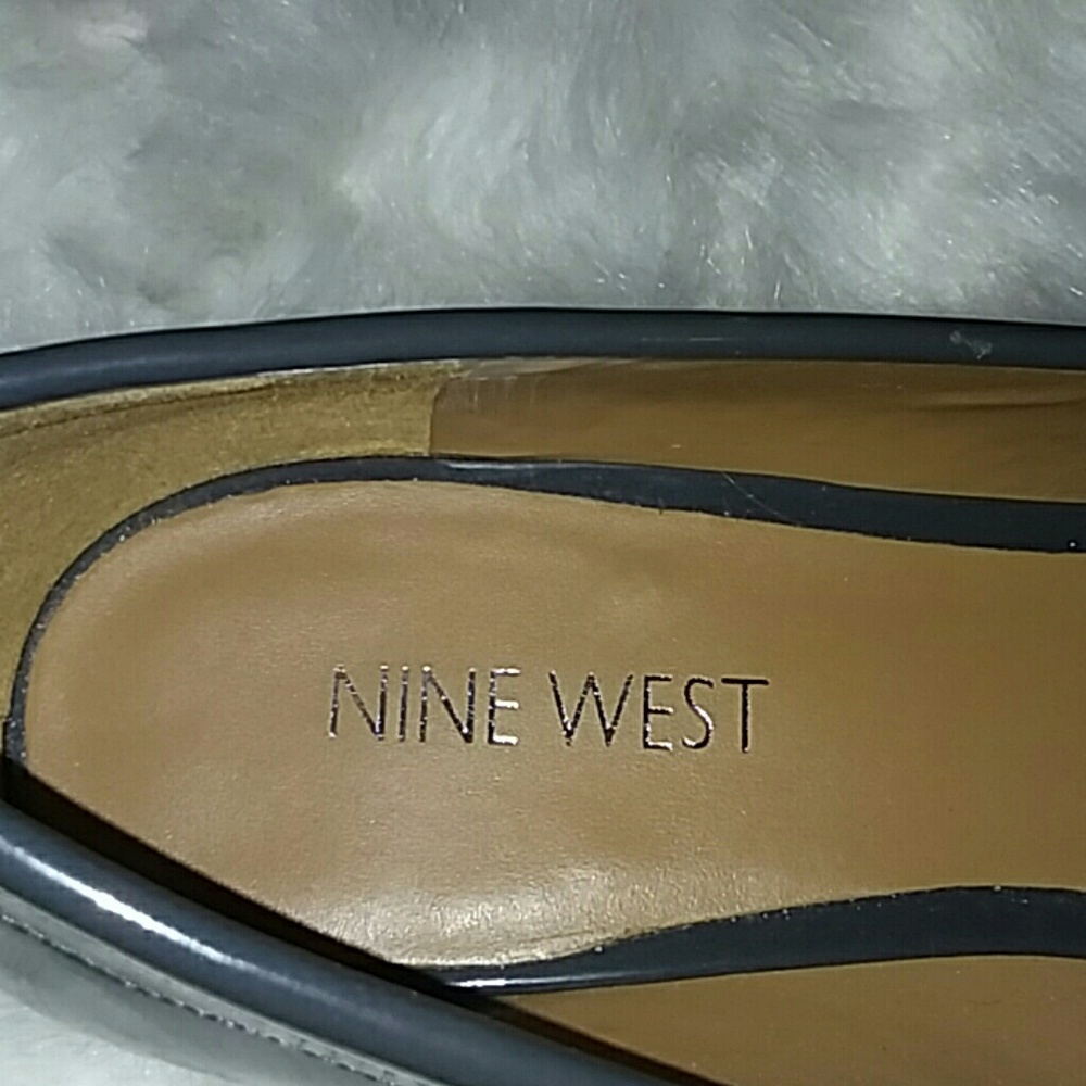Nine West Dark Gray Faux Leather Shiny Flats - Picture 3 of 6